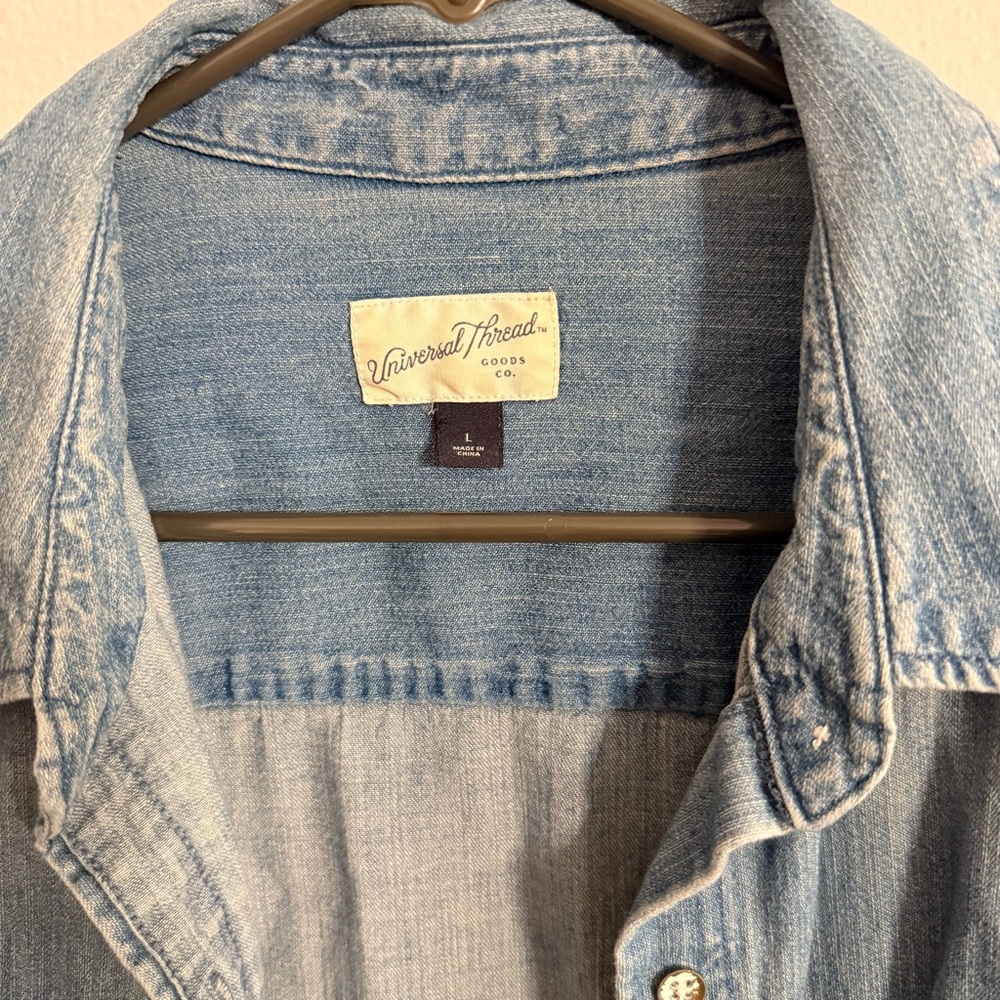 ▪️ Universal Thread • Light Blue Denim Long-Sleeve Button-Up • Women’s L - Picture 3 of 5
